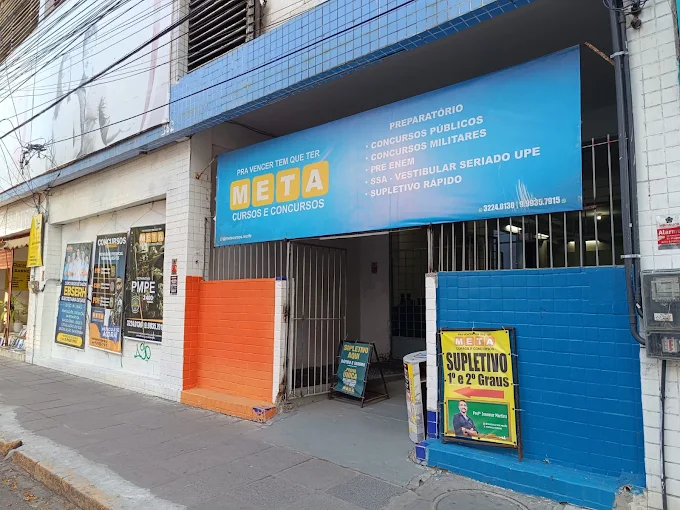 Fachada da Meta Cursos e Concursos, na Rua do Hospício, Recife